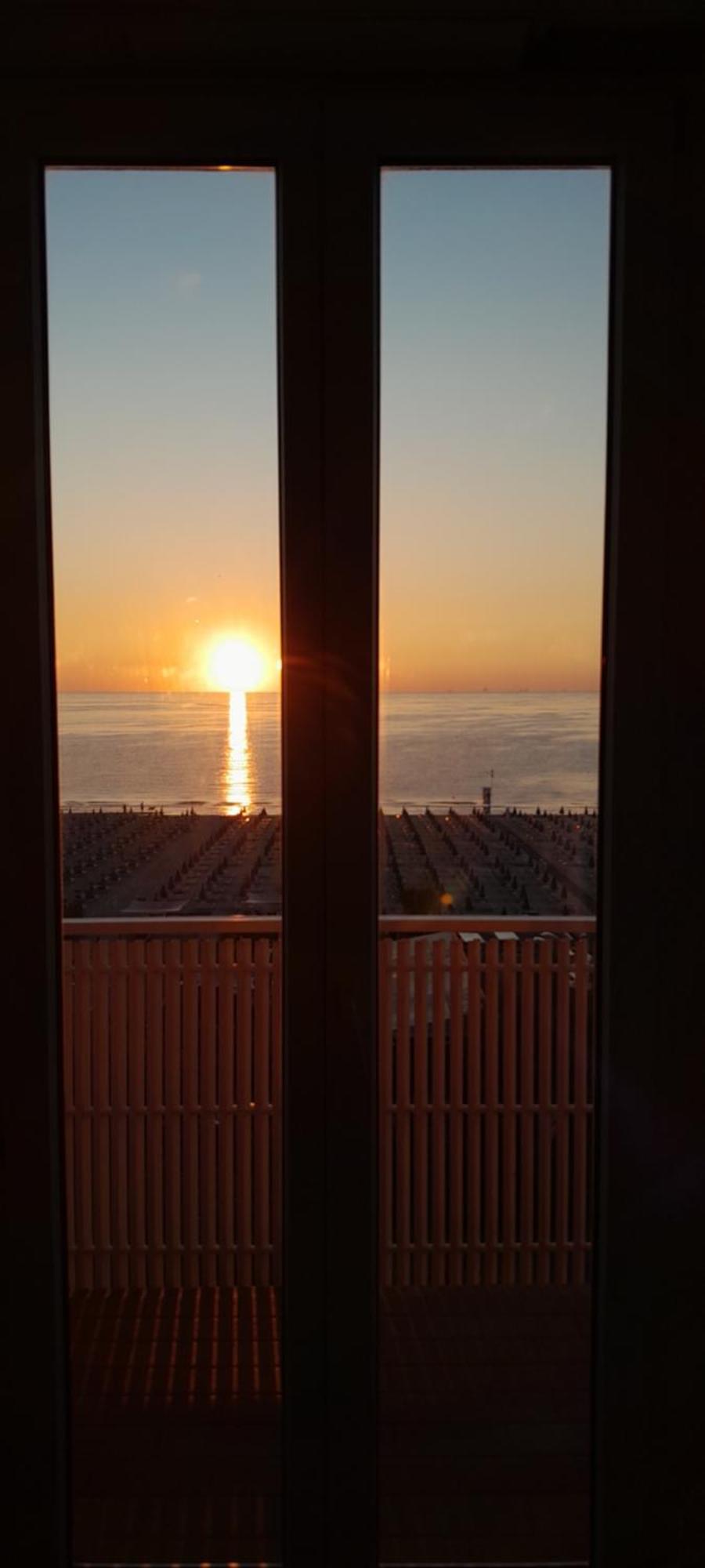 Hotel Delfino Мілано-Маріттіма Екстер'єр фото