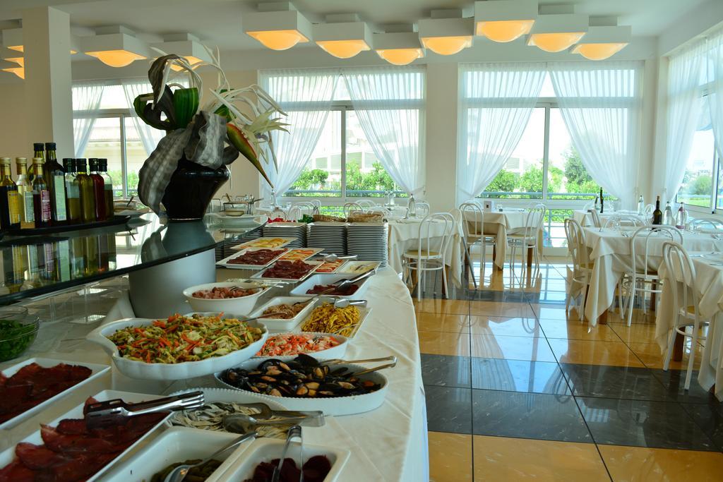 Hotel Delfino Мілано-Маріттіма Екстер'єр фото