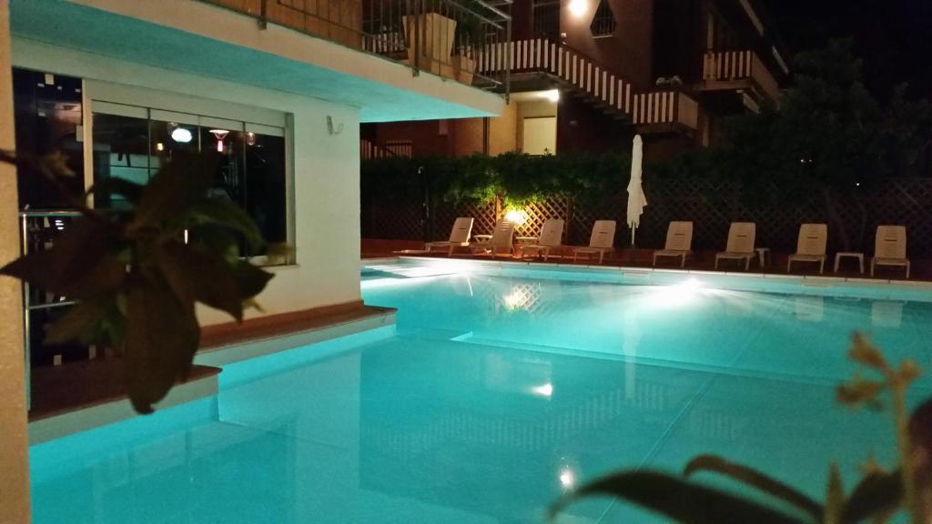 Hotel Delfino Мілано-Маріттіма Екстер'єр фото