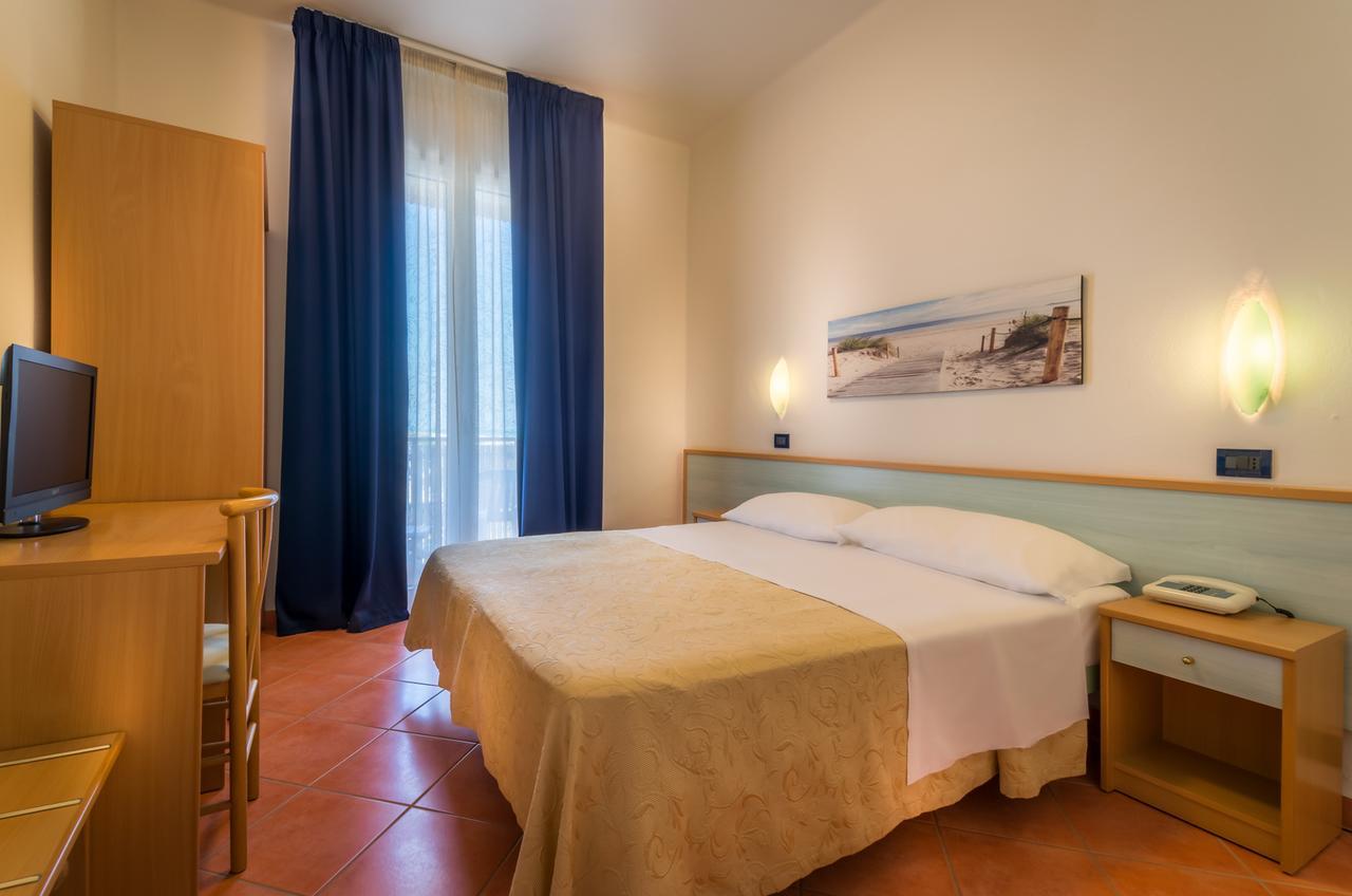 Hotel Delfino Мілано-Маріттіма Екстер'єр фото