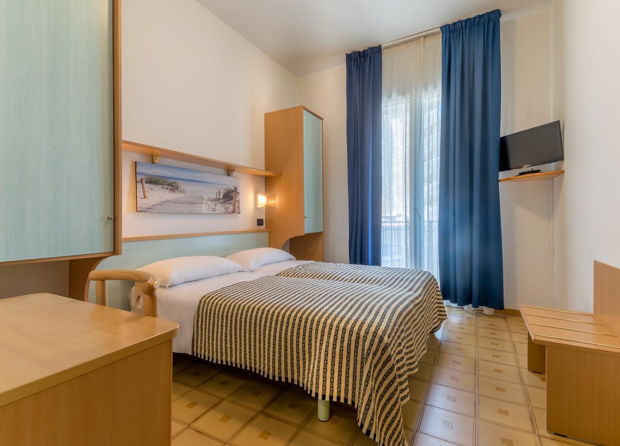 Hotel Delfino Мілано-Маріттіма Екстер'єр фото