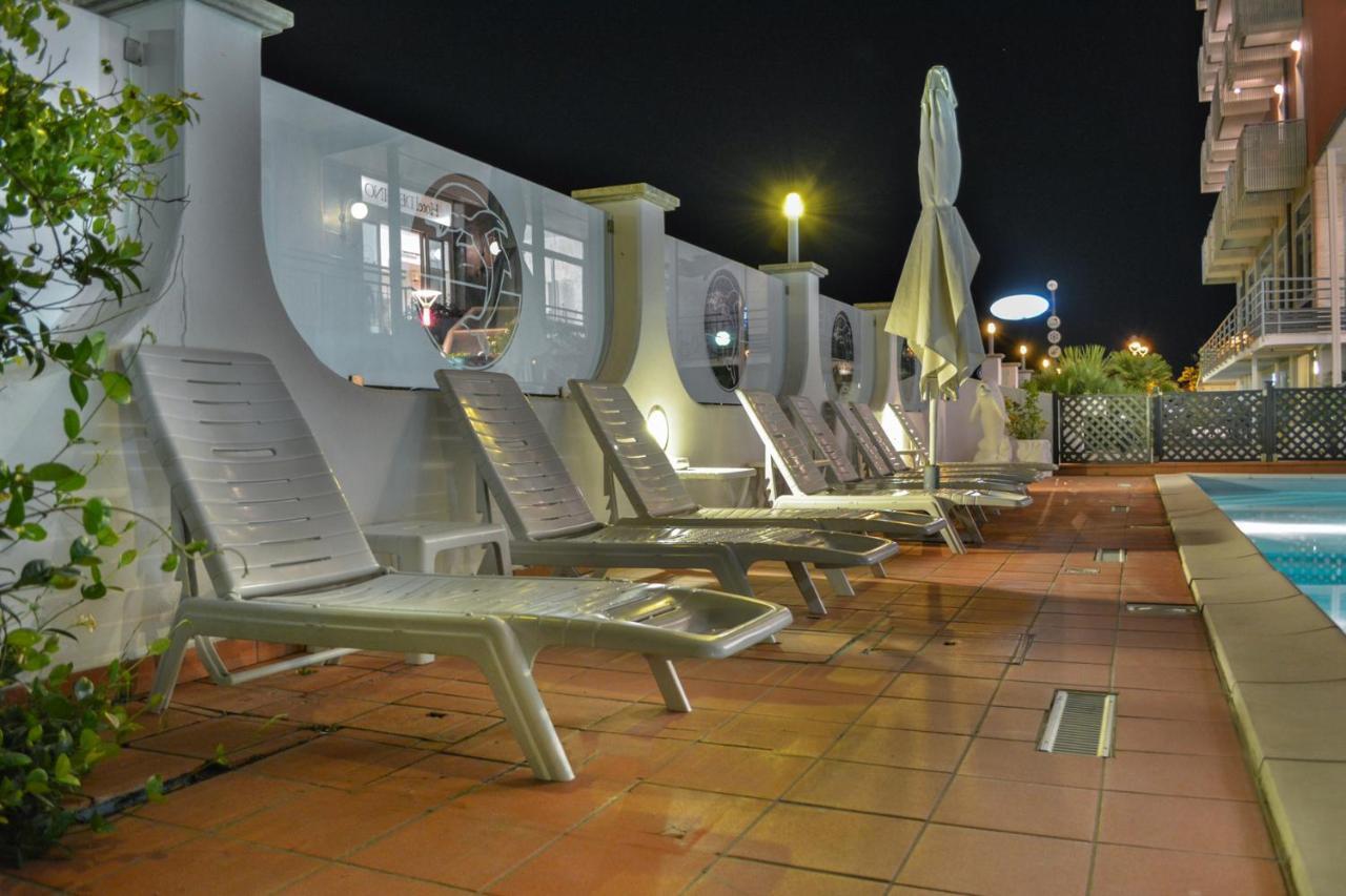 Hotel Delfino Мілано-Маріттіма Екстер'єр фото